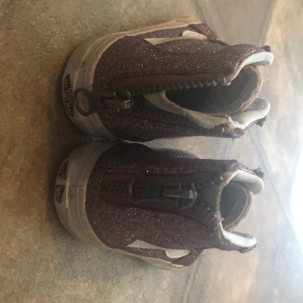 Vans - Picture 3 of 12